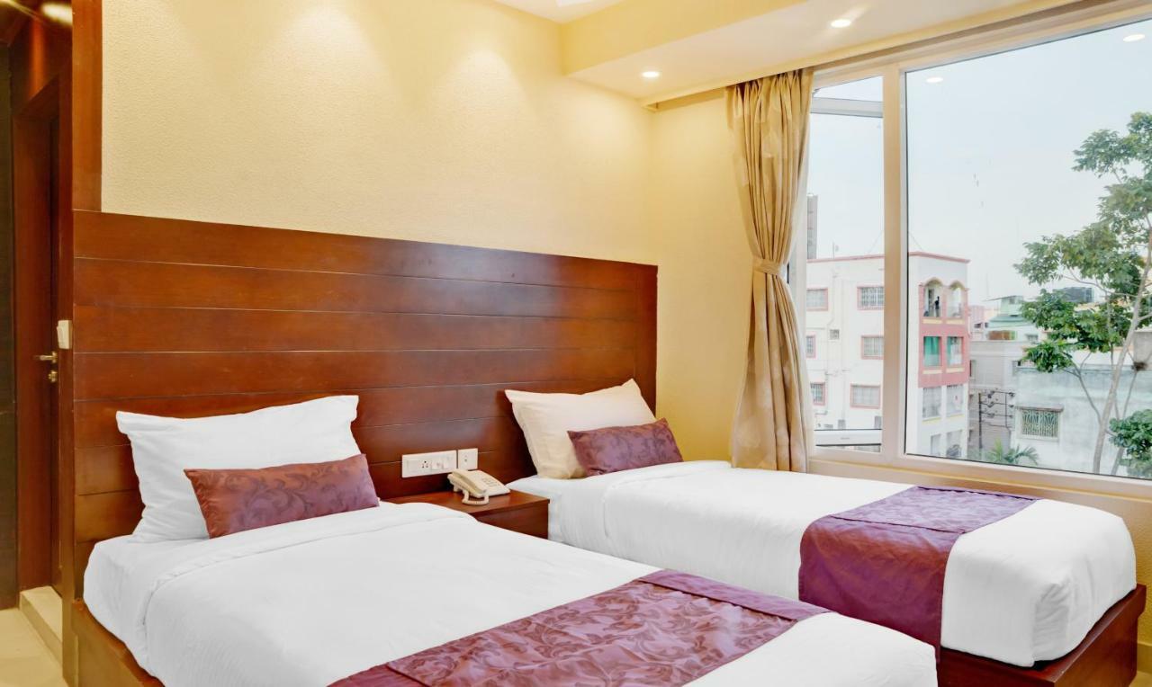 Treebo Premium The Crystal Hotel Kolkata