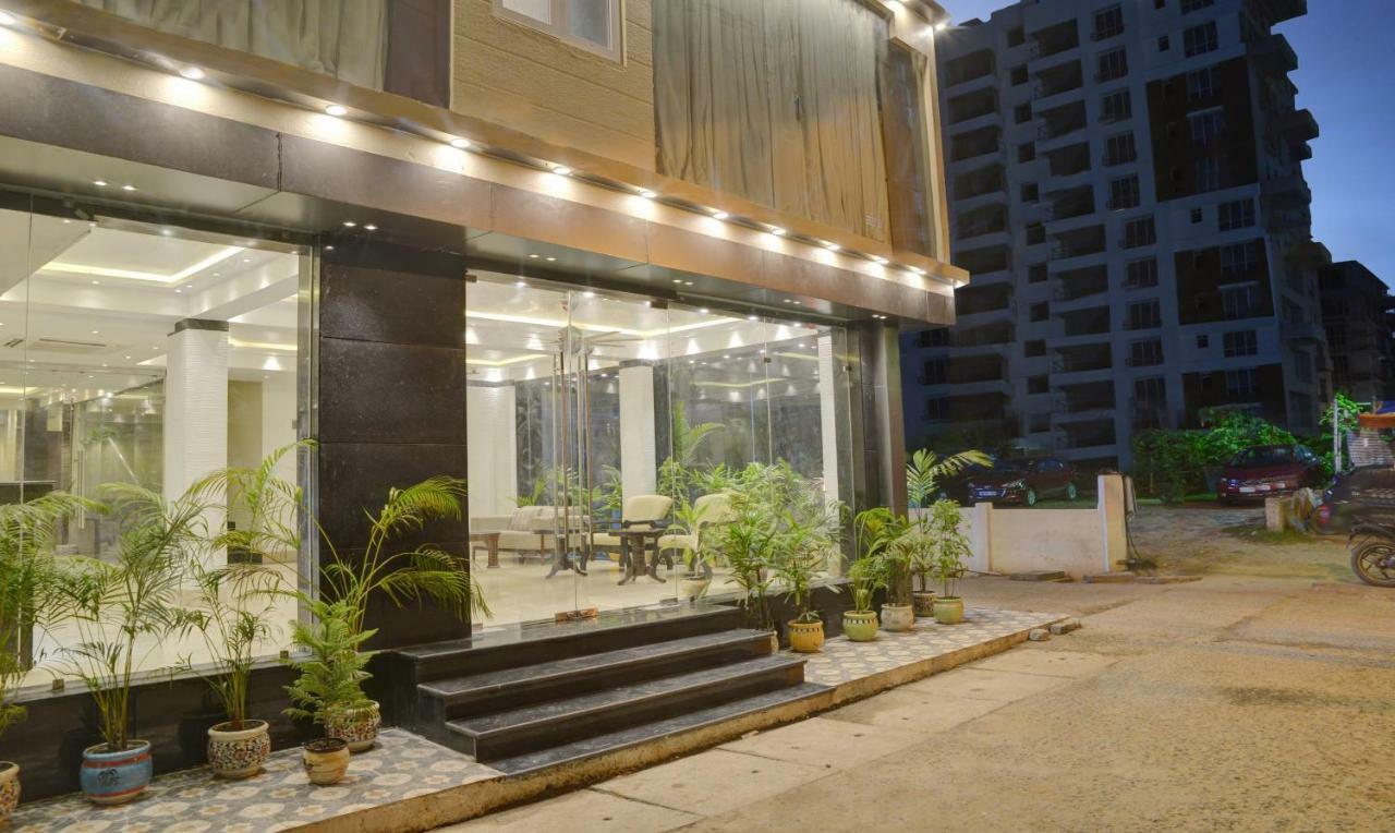 Treebo Premium The Crystal Hotel 4*